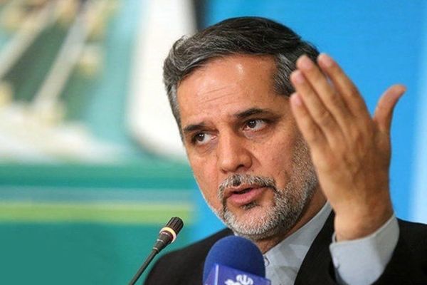 زاکانی اصلا نمی‌تواند جا پای احمدی‌نژاد بگذارد