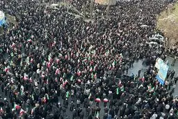 تصاویری از عزاداری مردم در پی شهادت رهبر انقلاب