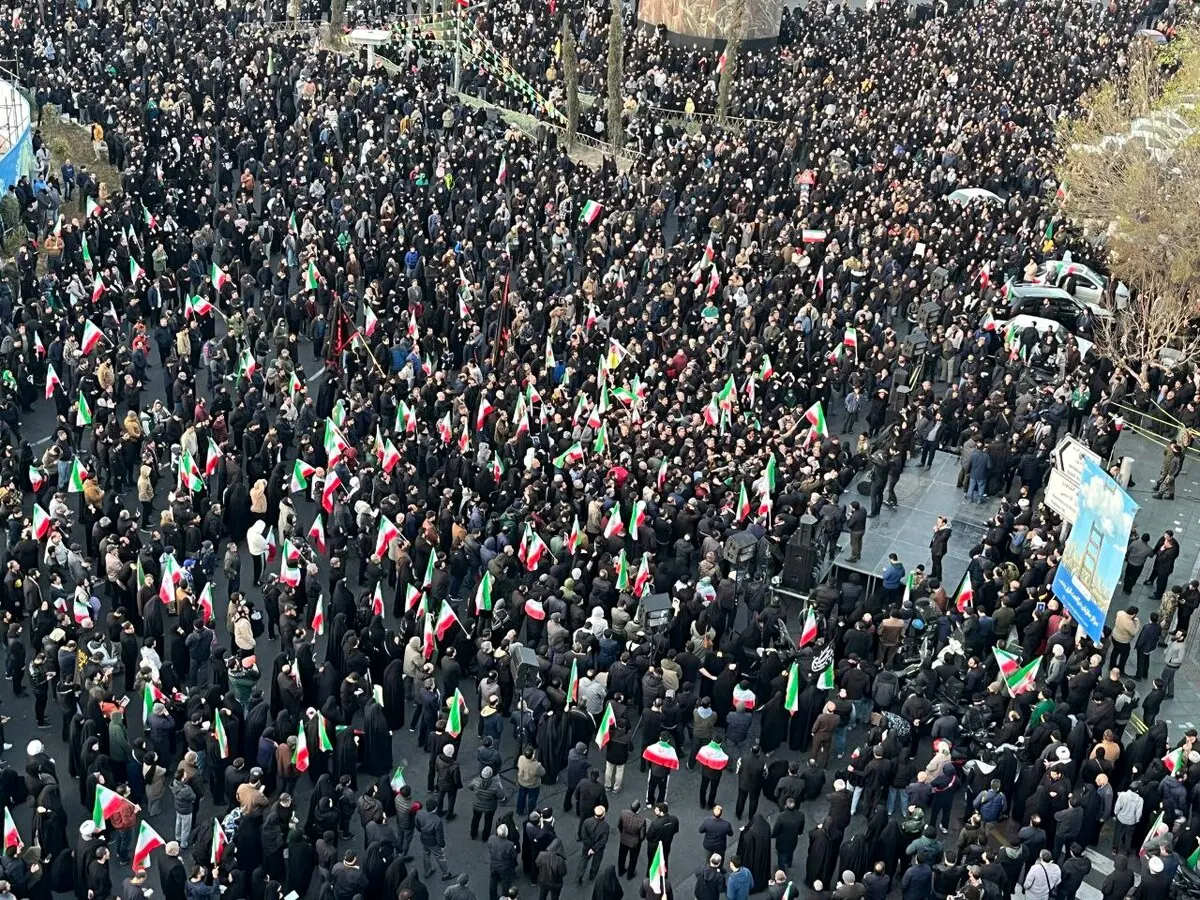 تصویر هوایی از جمعیت حاضر در میدان انقلاب