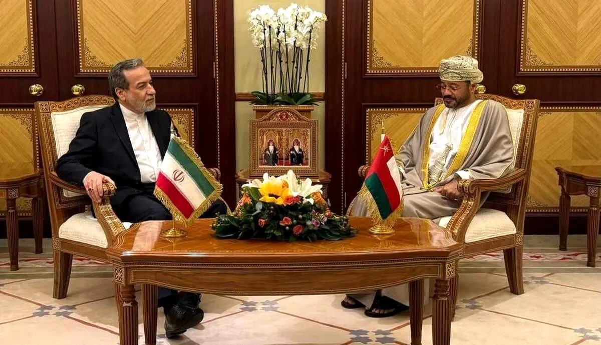 سفر وزیر خارجه به مسقط؛ عراقچی با همتای عمانی گفتگو کرد