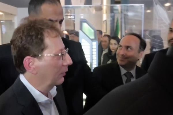 ورود پر سر و صدای بابک زنجانی برای رونمایی از تاکسیرانی اش