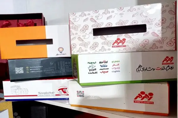 جعبه دستمال کاغذی با لوگو تبلیغی که هر روز روی میز مشتری است