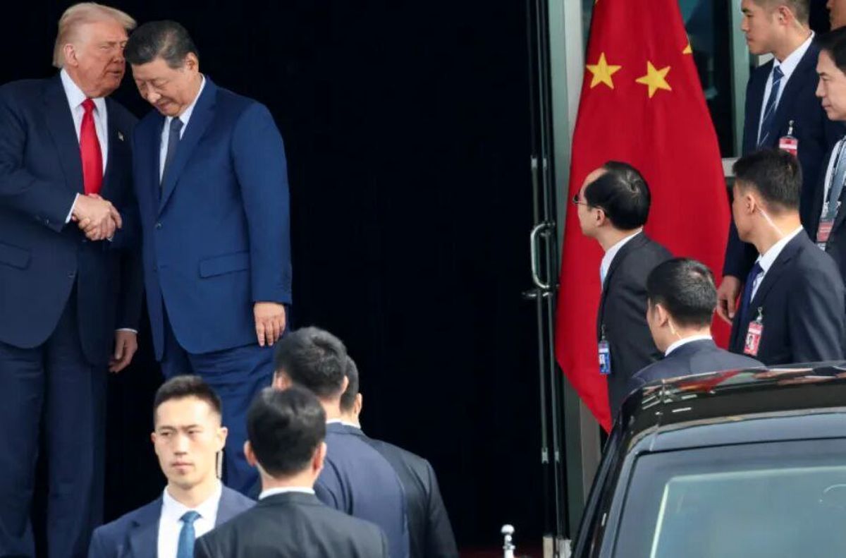 پرچانگی ترامپ و به در و دیوار نگاه کردن رئیس جمهور چین + فیلم