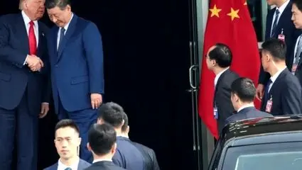 پرچانگی ترامپ و به در و دیوار نگاه کردن رئیس جمهور چین + فیلم