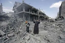 اشک زنان فلسطینی بعد از بازگشت به ویرانه‌های شمال غزه