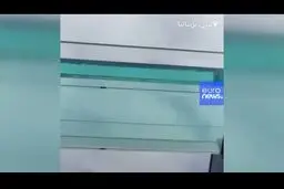 فیلم؛ترس و دلهره شنا در استخر شیشه‌ایی و معلق لندن