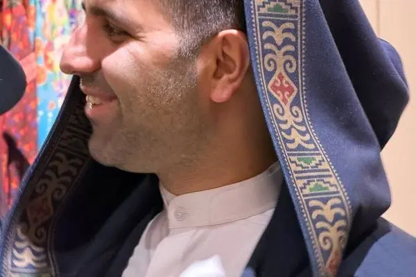 داماد پزشکیان با لباس قزاقی در فروشگاه