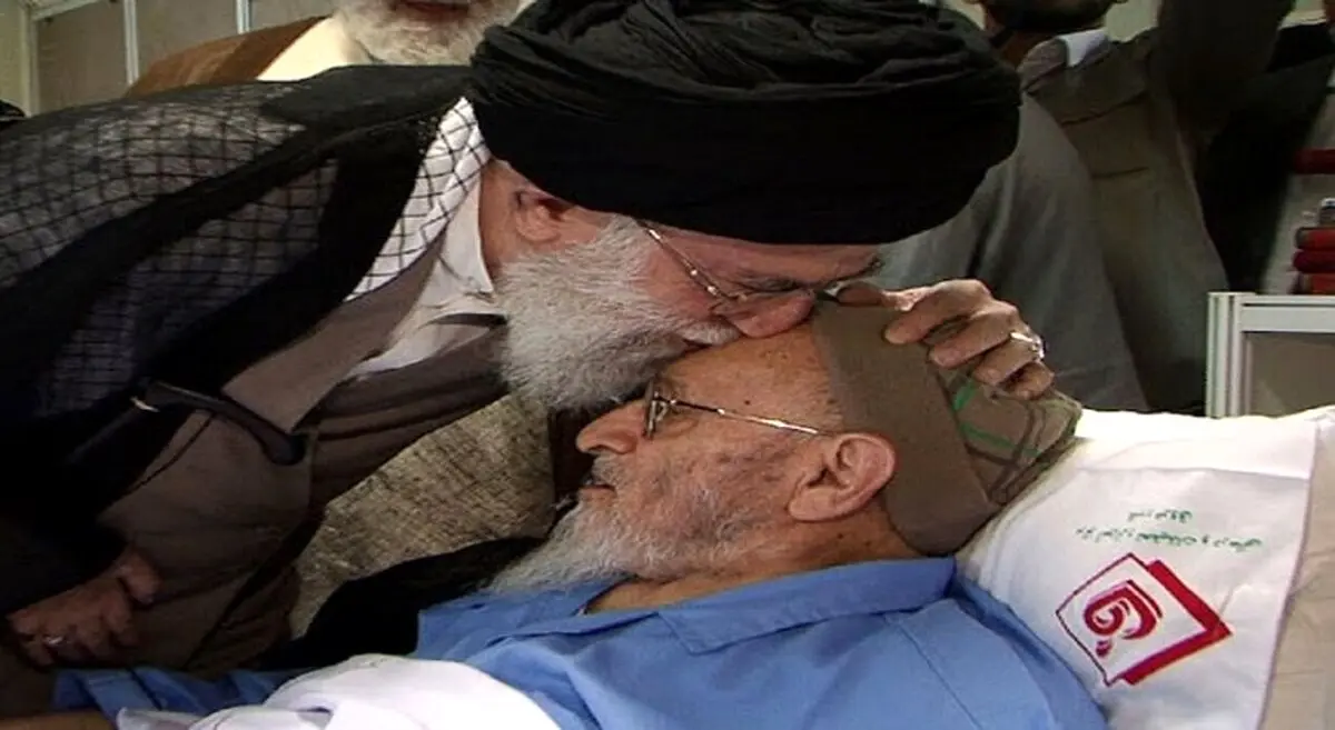 پیکر علامه حسن‌زاده آملی کنار همسرش آرام گرفت + عکس