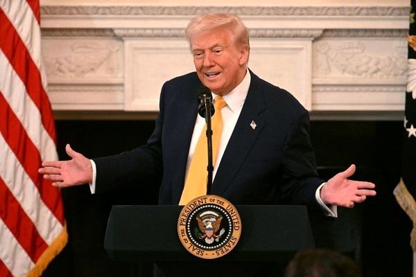 اولین سخنان ترامپ مقابل خبرنگاران درباره حمله تروریستی اسرائیل