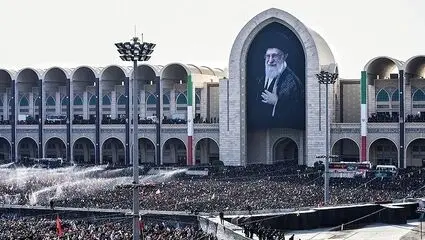  اقامه نماز بر پیکر مطهر مجاهد شهید حضرت آیت‌الله سیّدعلی خامنه‌ای