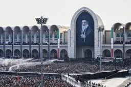  اقامه نماز بر پیکر مطهر مجاهد شهید حضرت آیت‌الله سیّدعلی خامنه‌ای