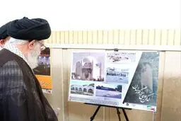  رهبر انقلاب مقابل تصویر بارگاه امام حسن (ع) قبل از تخریب وهابی
