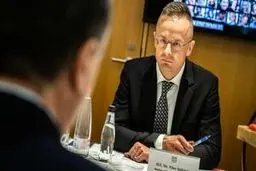 اظهارات وزیر خارجه مجارستان درباره دور زدن تحریم‌های آمریکا