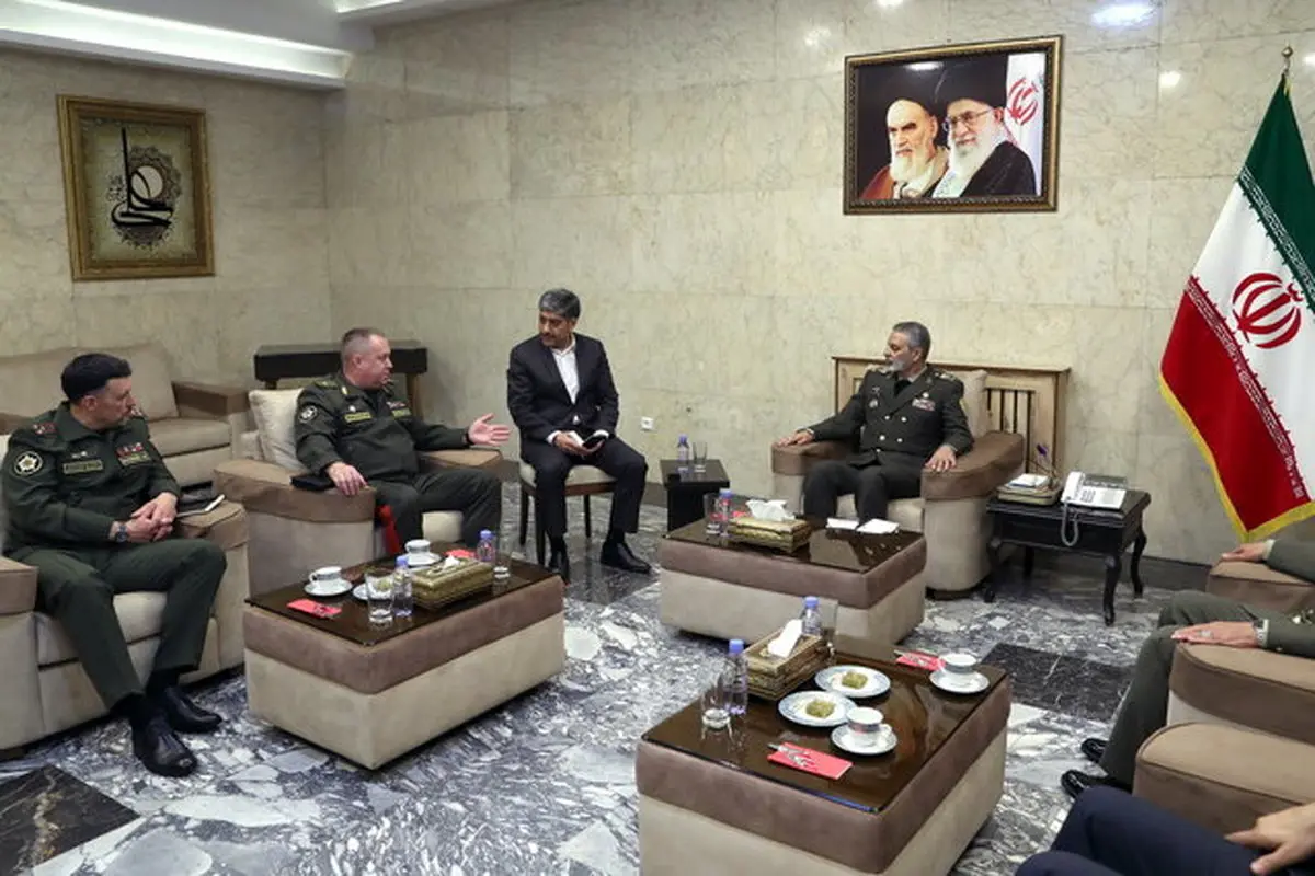 دیدار مقام نظامی بلاروس با فرمانده کل ارتش