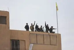 کتک زدن زنان بی حجاب توسط نیروهای جولانی در دمشق