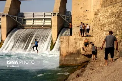شنا در رودخانه