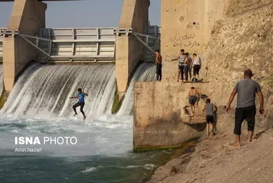 شنا در رودخانه