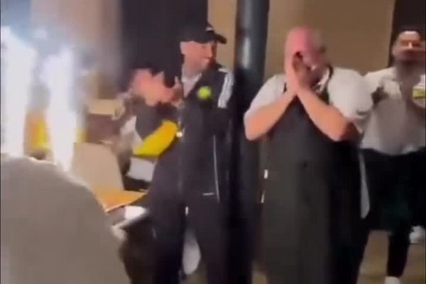 رونالدو برای آشپز تیم النصر تولد گرفت