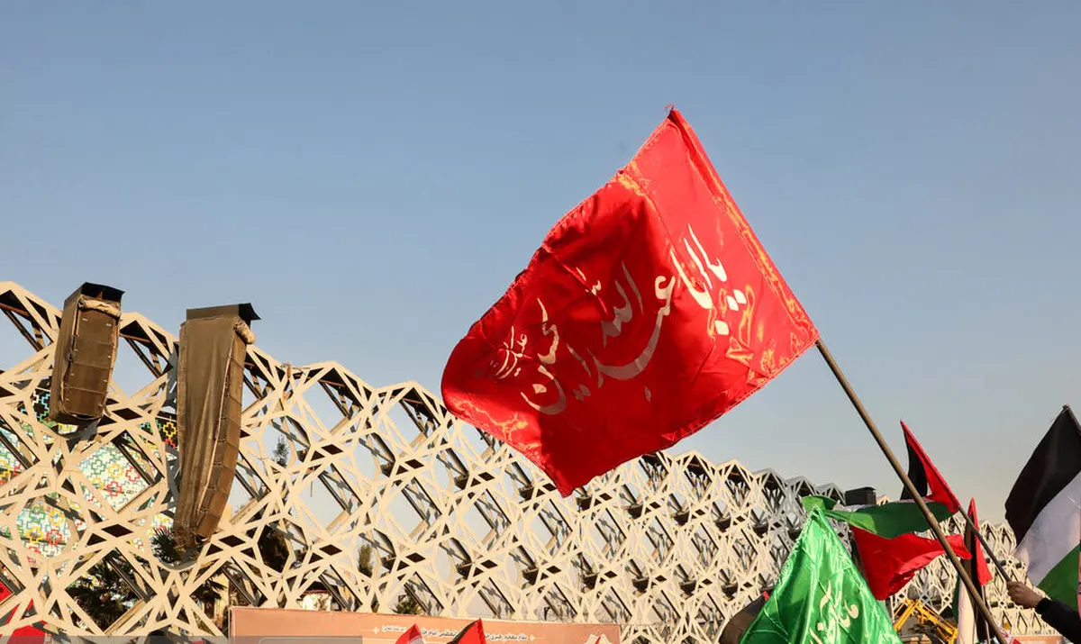 شعار مرگ بر آمریکا در میدان امام حسین(ع)