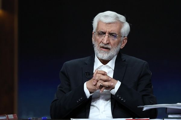 چه کسی به جلیلی آمار اشتباه می دهد؟