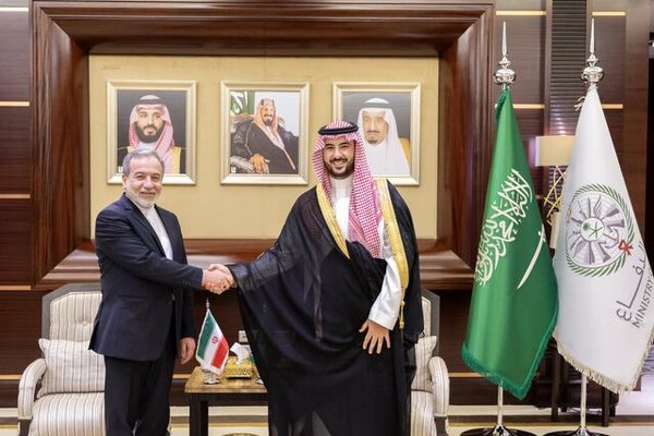 اعتراف سعودی درباره عراقچی؛ وزیر دفاع عربستان: دیدار سازنده‌ای بود!