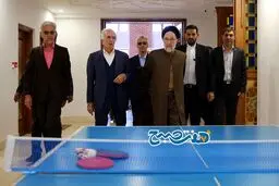 پینگ پنگ بازی کردن سید محمد خاتمی در ۸۲ سالگی + تصاویر