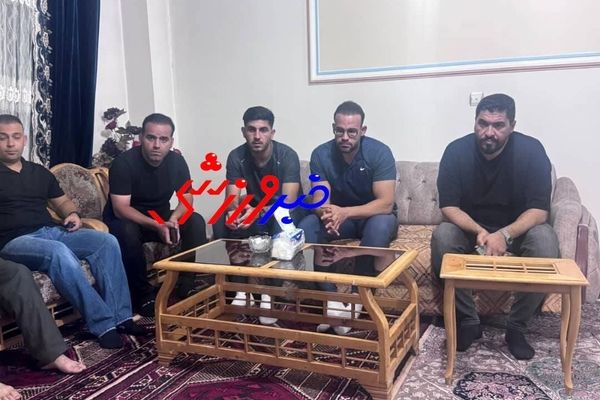 تصاویر حضور هافبک پرسپولیس در خانه الهه حسین نژاد