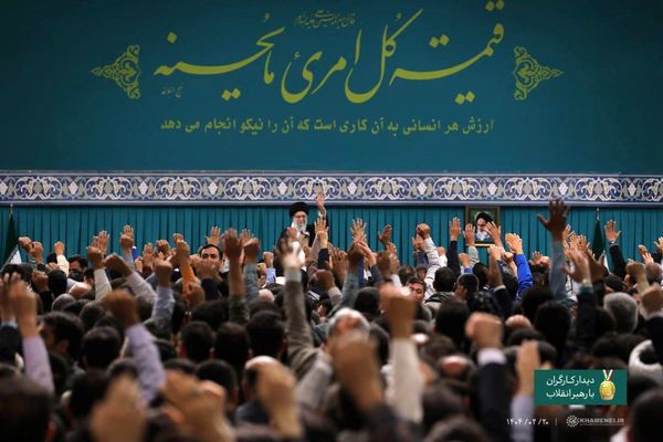 رهبر انقلاب: خلاهای موجود را شخص وزیر و دستگاه‌‌های مربوط باید رفع کنند | ایمنی کارگران بسیار مهم است و باید تامین شود