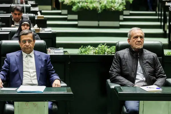 عبدالناصر همتی رئیس بانک مرکزی شد