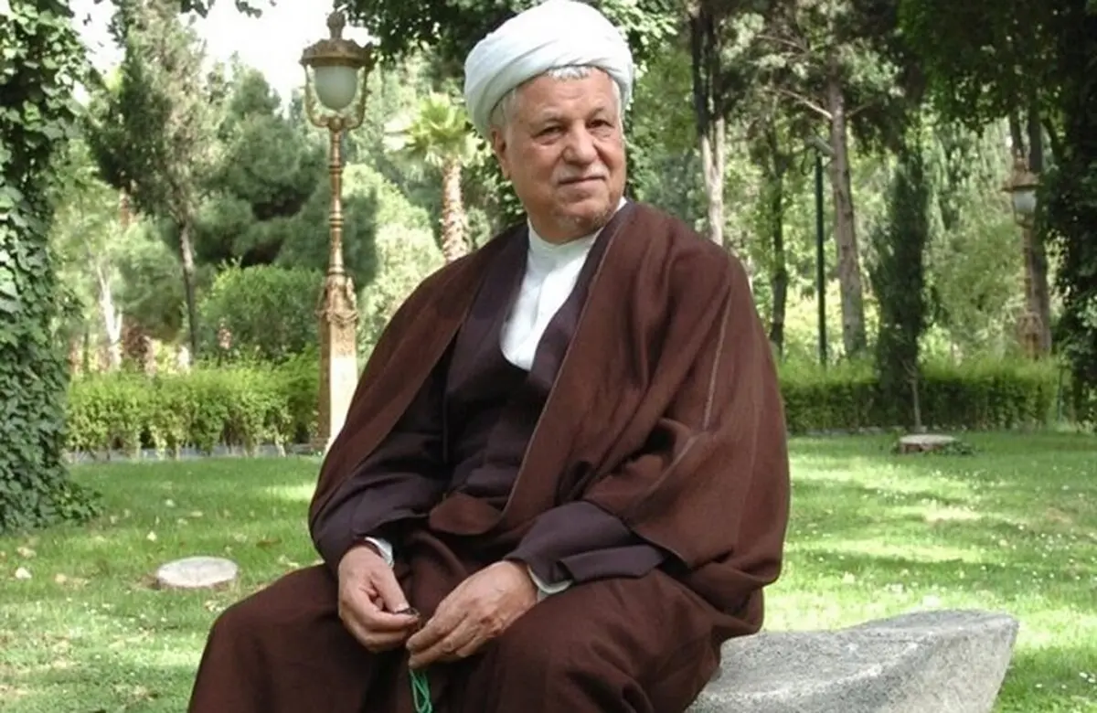 فیلمی دیده نشده از هاشمی رفسنجانی در داخل ضریح مطهر حضرت محمد (ص)