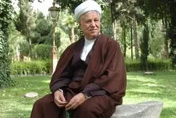 فیلمی دیده نشده از هاشمی رفسنجانی در داخل ضریح مطهر حضرت محمد (ص)