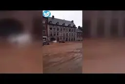  تصاویر هولناک از غرق شدن ماشین‌ها در سیل بلژیک