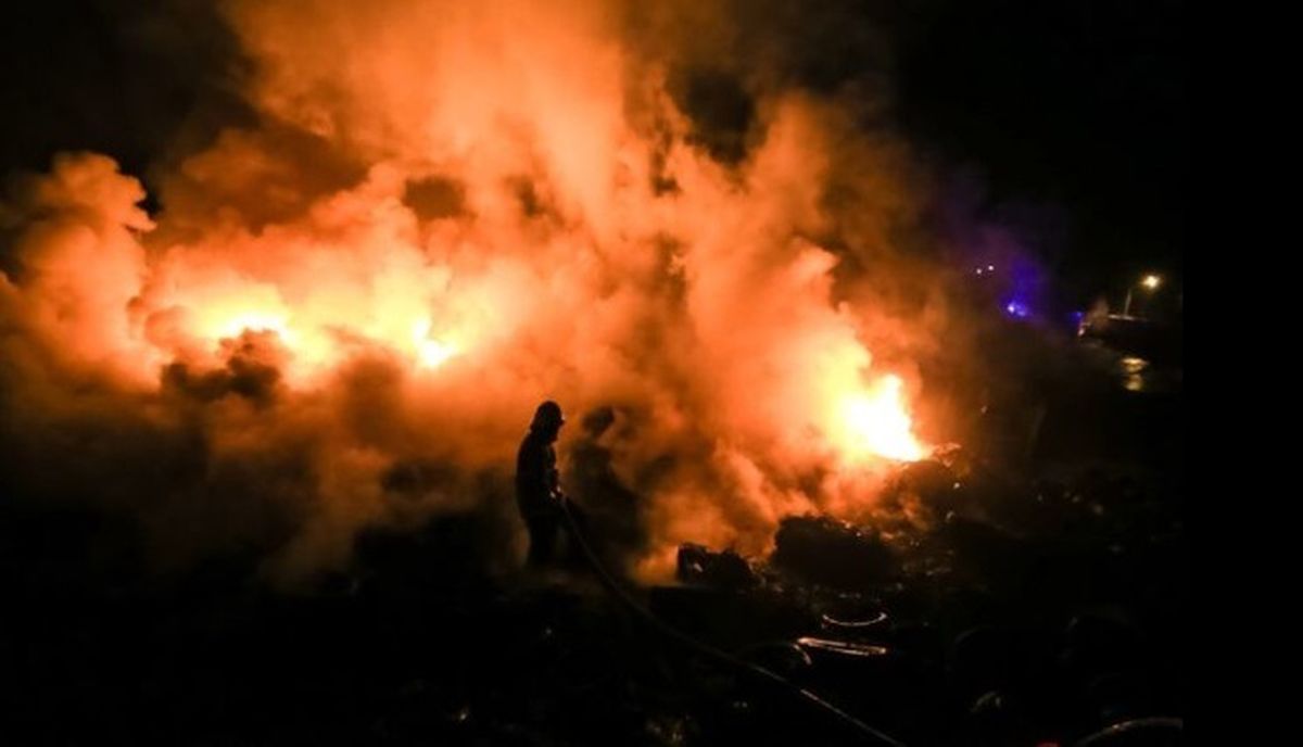 اطلاعیه وزارت دفاع درباره آتش سوزی شبانه در اتوبان صدر | آتش‌نشانی: شعله‌های آتش مهار شد