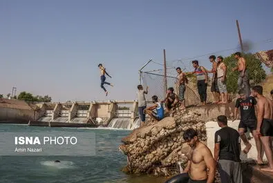 شنا در رودخانه