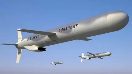 لحظه شکار موشک کروز آمریکایی توسط پدافند ایران