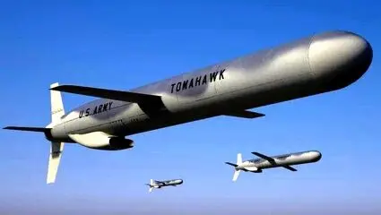 لحظه شکار موشک کروز آمریکایی توسط پدافند ایران