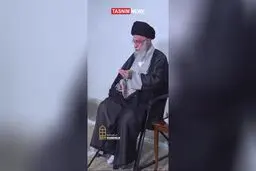 تصاویری از حضور رهبری در منزل شهید رئیسی 