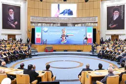 تصاویر پزشکیان در همایش روز ملی صادرات