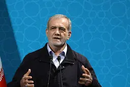 پزشکیان: نگاه دانشجویان بسیجی در زمان جنگ کمک به رزمندگان بود