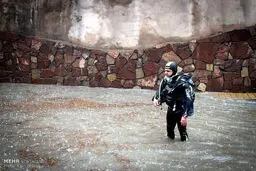 بارندگی شدید در شیراز پای غواص ها را به خیابان باز کرد/تصاویر