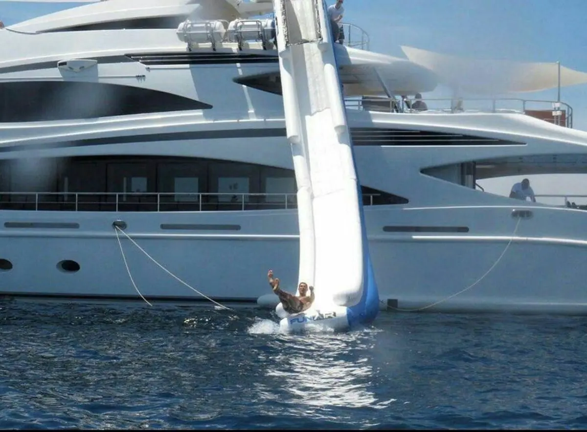 تعطیلات خاص آقای فوتبالیست