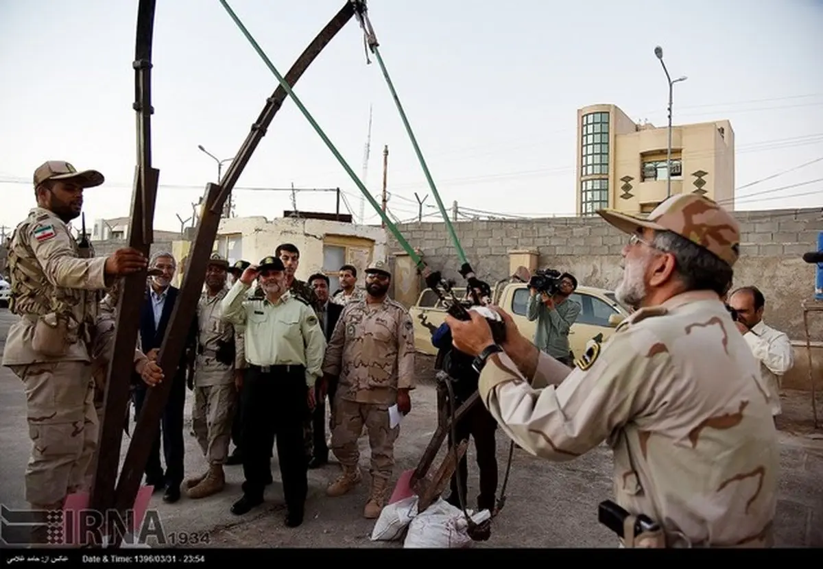 تیر و کمان عجیب قاچاقچیان برای انتقال مواد مخدر به کشور!/عکس