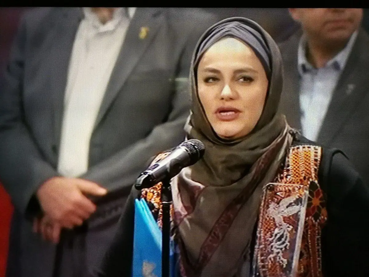 بهترین فیلم:شبی که ماه کامل شد/سیمرغ بلورین بهترین کارگردانی برای نرگس آبیار/بازیگر نقش اول مرد:هوتن شکیبا/ الناز شاکردوست؛ بهترین بازیگر نقش اول زن/علی نصیریان:بهترین بازیگر مرد نقش مکمل