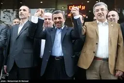 تنهایی محمود احمدی‌نژاد بعد از يک اقدام انتحاري /نقطه پايان رابطه «مرد رفته از پاستور» با اصولگرايان