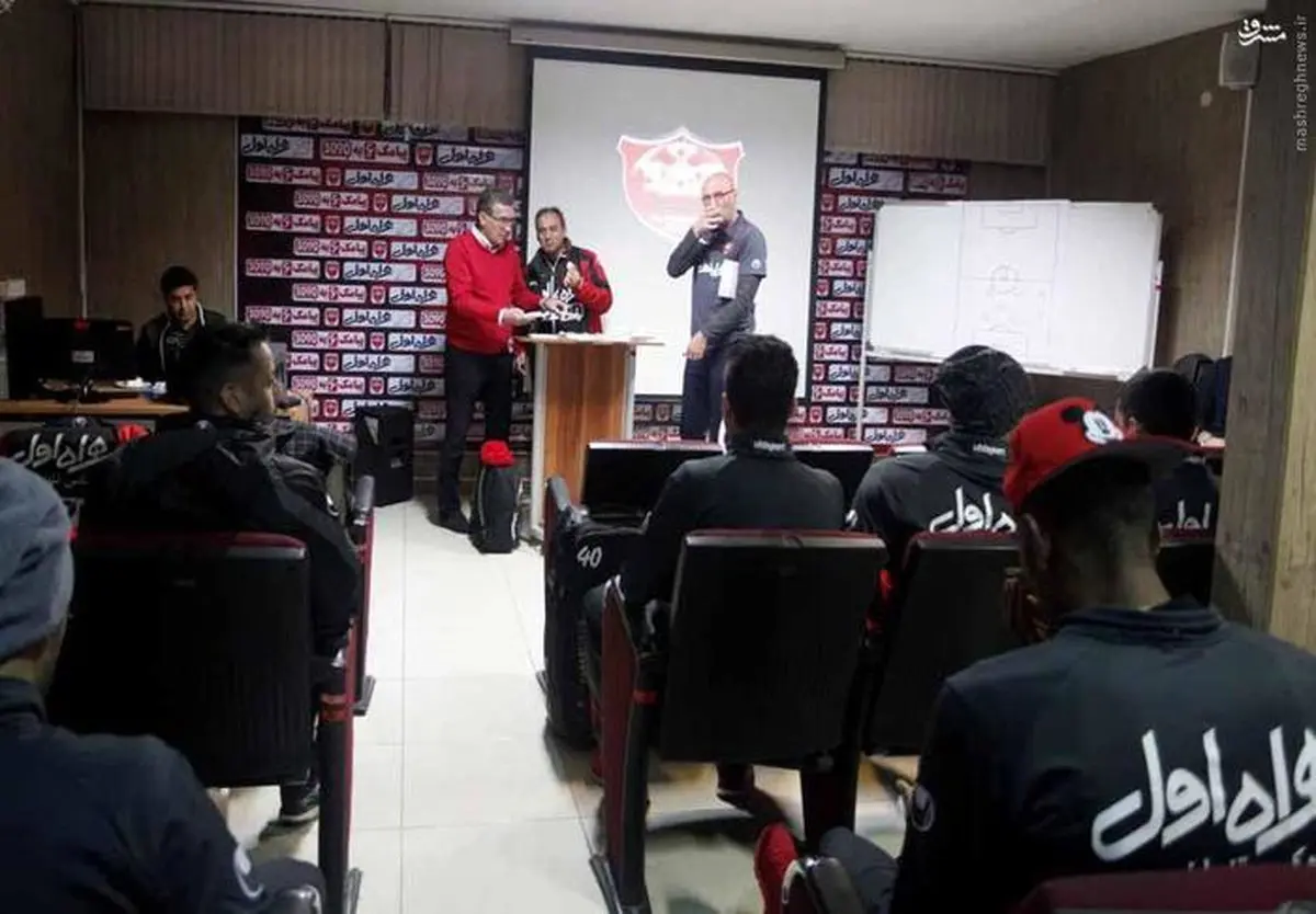 تصاویر/ جشن تولد مسیح (ع) در تمرین پرسپولیس