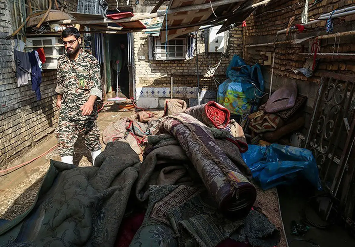 تصاویر / کمک رسانی به مناطق سیل زده در خوزستان