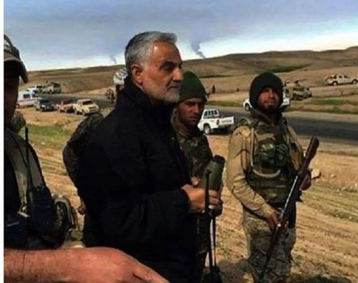 قاسم سلیمانی در میان رزمندگان عراقی/ عکس