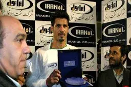 هدیه احمدی‌نژاد به علی دایی!