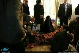 پيكر  هاشمى رفسنجانی در كنار اتاق امام پس از مراسم وداع و قبل از تغسيل/عکس