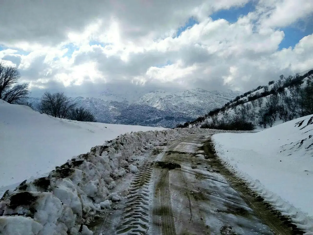 منظره زمستانی زیبا از جاده سیاناو/عکس